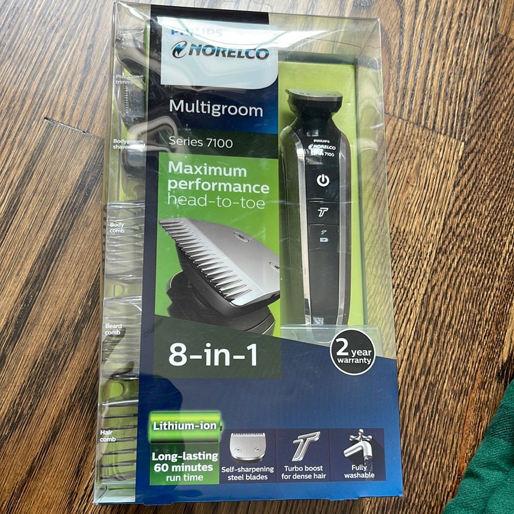 Philips Norelco Multigroom Series 7100